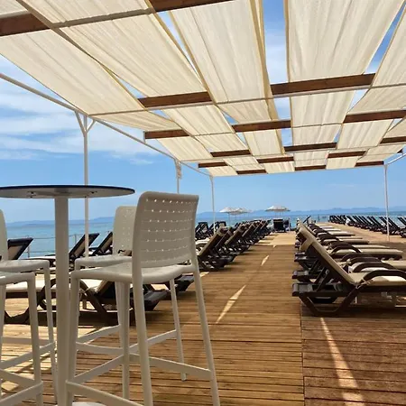 Ξενοδοχείο με διαμερίσματα Seaside Ντιντίμ