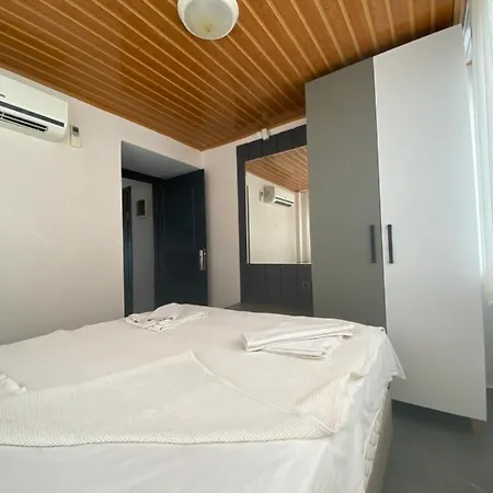 Seaside Aparthotel 3*