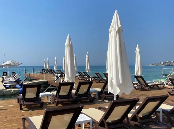 Seaside Aparthotel 3*