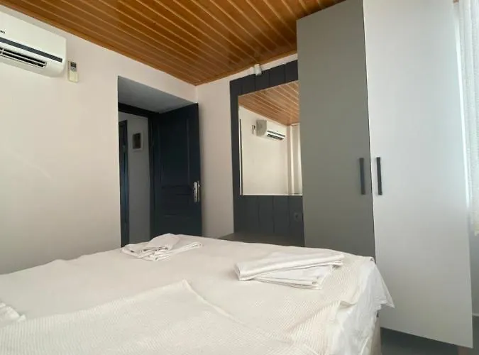 Seaside Aparthotel 3*