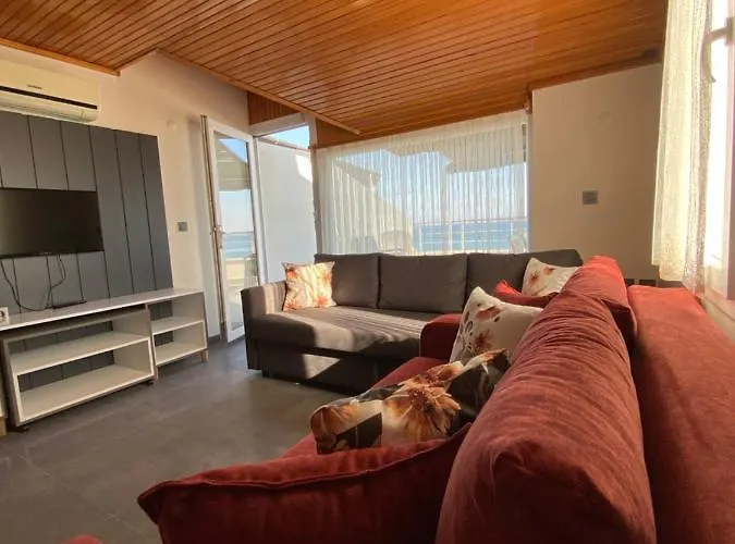 Seaside Aparthotel 3*